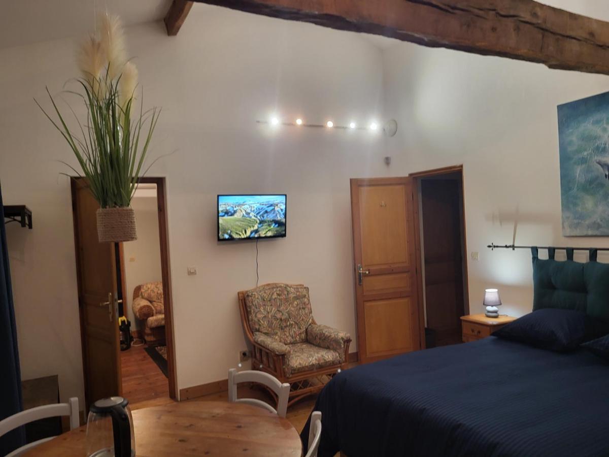 Bed and Breakfast Domaine De La Sarrotte Saugon Exterior foto