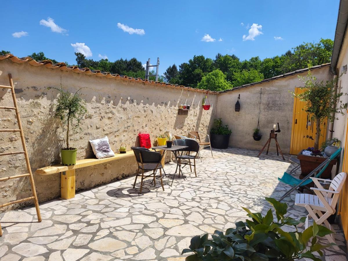 Bed and Breakfast Domaine De La Sarrotte Saugon Exterior foto